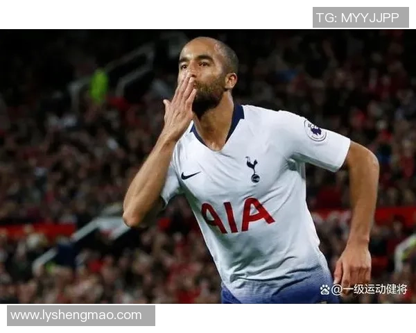 卢卡斯成为足球界新星引领年轻球员崛起助力球队迈向辉煌