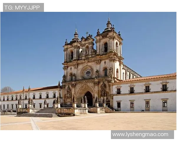 巴萨足球球星雕像引发争议：争议雕像所在地点一览