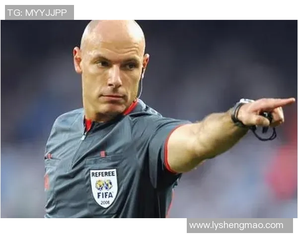 光头足球球星的传奇故事与赛场风采全面解析 光头足球球星的传奇故事与赛场风采全面解析